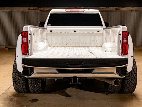 Used 2023 Chevrolet Silverado 3500 LTZ image 9