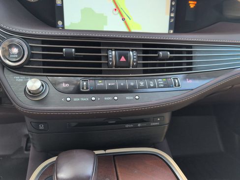 Certified 2020 Lexus LS 500 w/ Accessory Package (Z2) RWD image 14