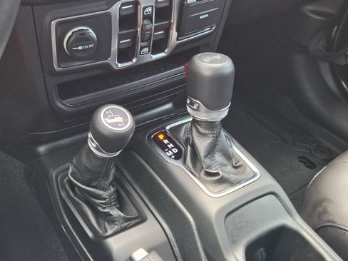 Used 2021 Jeep Wrangler Unlimited Sahara AWD/4WD image 22