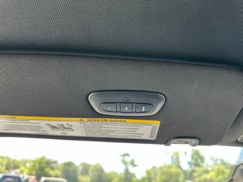 Certified 2025 Chrysler Pacifica Select FWD image 23