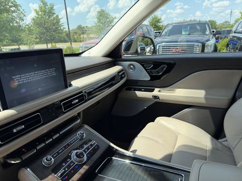 Used 2020 Lincoln Aviator Reserve w/ Equipment Group 202A AWD/4WD image 12