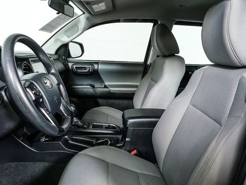 Used 2017 Toyota Tacoma SR image 5