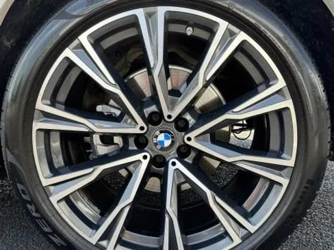 Used 2021 BMW X7 xDrive40i w/ M Sport Package AWD/4WD image 15