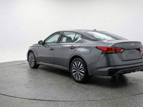Used 2025 Nissan Altima 2.5 SV FWD image 6
