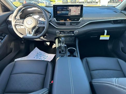 Used 2025 Nissan Altima 2.5 SL FWD image 6