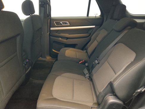 Used 2017 Ford Explorer XLT FWD image 18