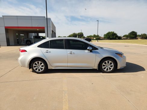 Used 2022 Toyota Corolla LE FWD image 7