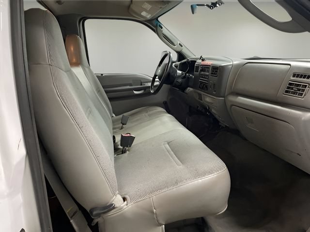 Used 2004 Ford F550 4x4 Regular Cab Super Duty image 4