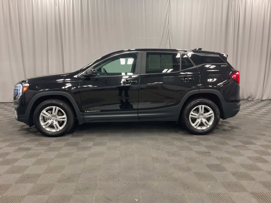 Used 2024 GMC Terrain SLE AWD/4WD image 16