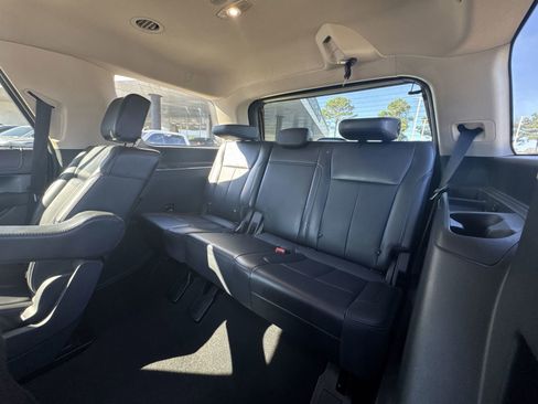 Used 2024 Ford Expedition XLT image 31