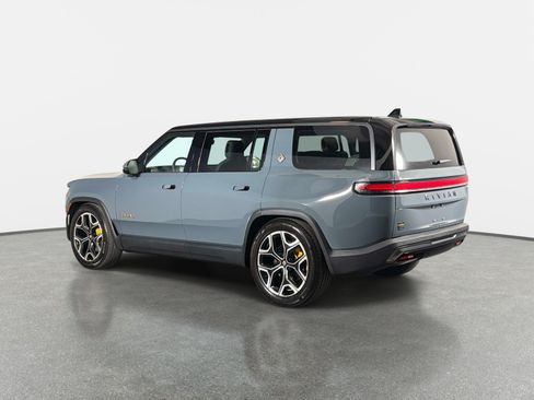 Used 2026 Rivian R1S Premium AWD/4WD image 5