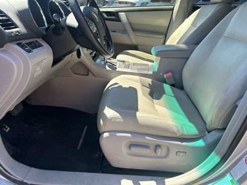 Used 2013 Toyota Highlander 4WD Hybrid image 6