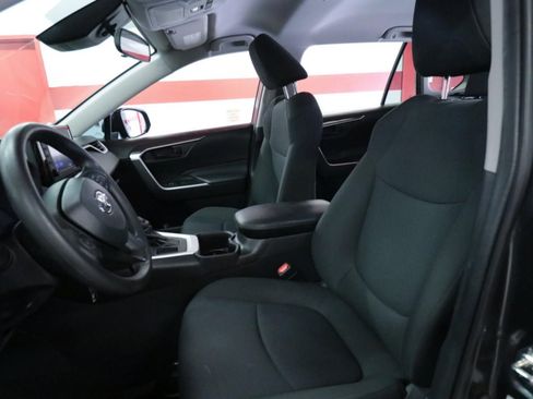 Used 2022 Toyota RAV4 LE FWD image 17