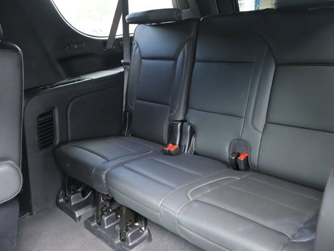 Used 2025 GMC Yukon XL Denali AWD/4WD image 16