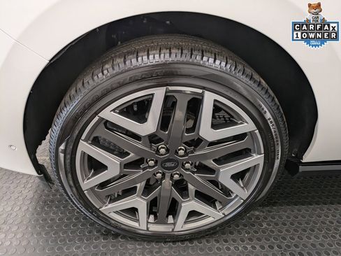 Used 2025 Ford Expedition Max Platinum w/ Platinum Ultimate Package AWD/4WD image 7