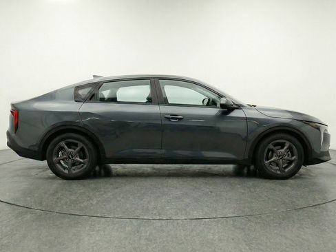 Used 2025 Kia K4 LXS image 11