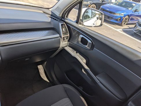 Certified 2023 Kia Sorento LX image 14