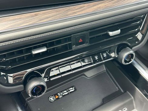 Used 2025 Chevrolet Tahoe Z71 w/ Comfort Package image 25