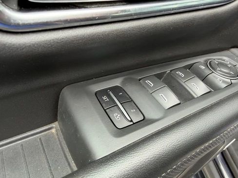 Used 2022 Chevrolet Suburban Premier AWD/4WD image 19