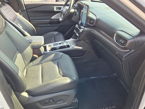 Used 2023 Ford Explorer Platinum w/ Technology Package AWD/4WD image 9