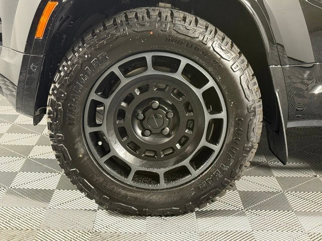 New 2026 Land Rover Defender 110 OCTA AWD/4WD image 13