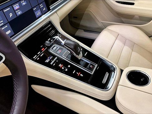 Used 2019 Porsche Panamera w/ Premium Package image 14