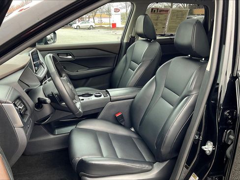 Used 2023 Nissan Rogue SV w/ SV Premium Package AWD/4WD image 30
