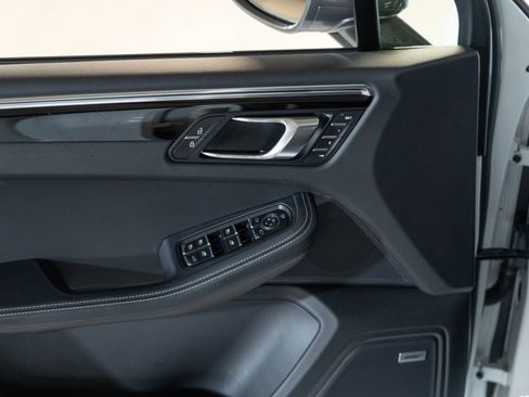 Certified 2026 Porsche Macan Turbo AWD/4WD image 17