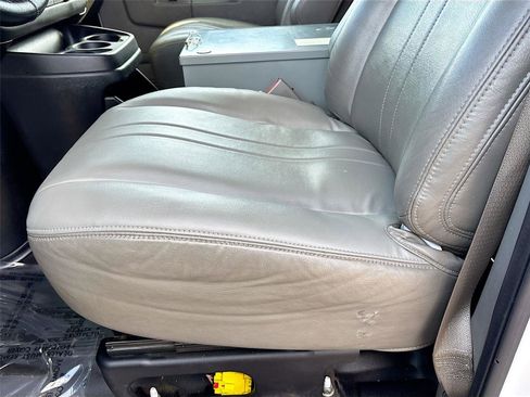 Used 2017 GMC Savana 2500 RWD image 18