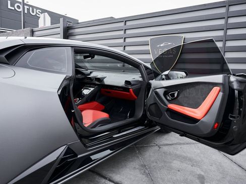 Used 2023 Lamborghini Huracan EVO image 32