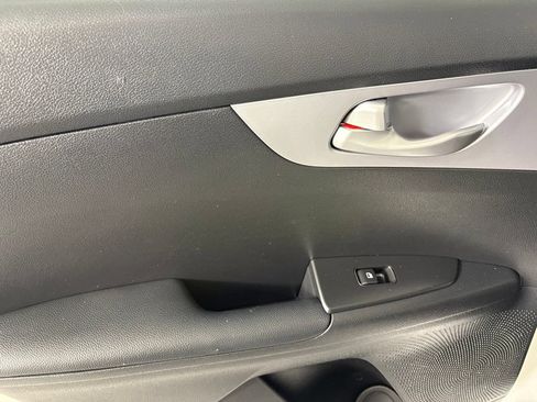 Used 2024 Kia Forte LXS FWD image 31