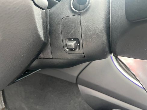 Certified 2025 Mercedes-Benz GLC 300 4MATIC image 23