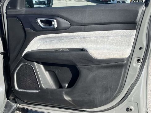 Used 2024 Jeep Compass Latitude image 25