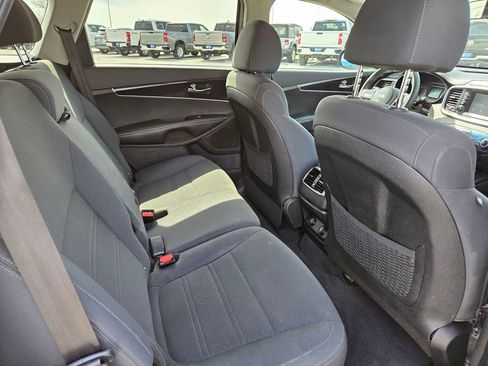 Used 2019 Kia Sorento AWD image 29