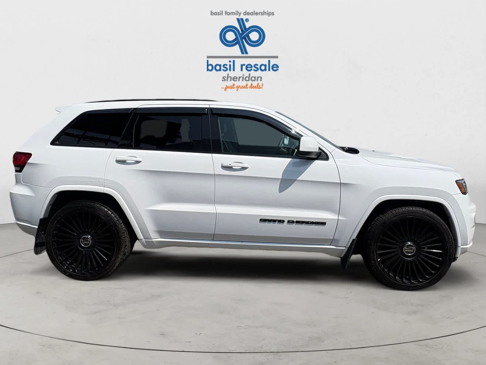 Used 2017 Jeep Grand Cherokee Altitude AWD/4WD image 8
