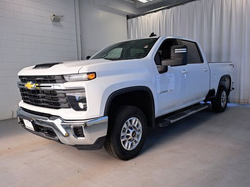 Used 2024 Chevrolet Silverado 2500 LT image 2