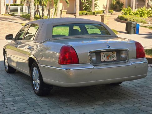 Used 2003 Lincoln Town Car Cartier image 46
