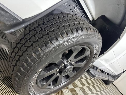 Used 2025 RAM 2500 Big Horn AWD/4WD image 32