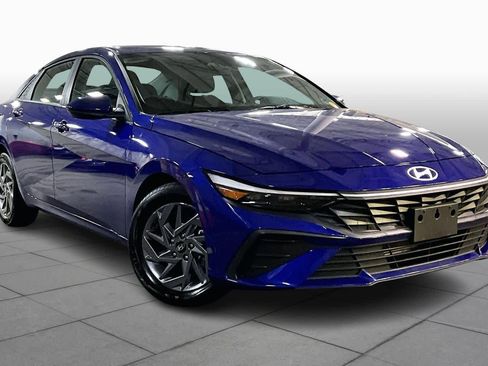 Used 2024 Hyundai Elantra SEL image 3