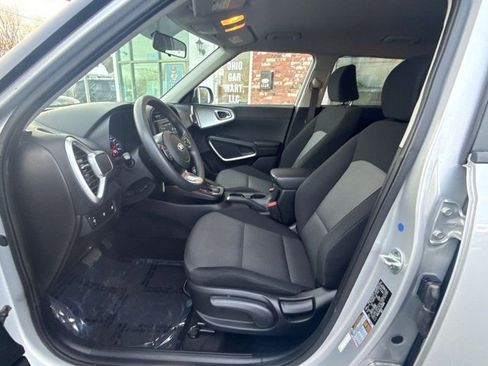 Used 2020 Kia Soul LX image 11