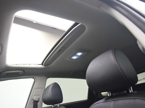 Used 2022 Kia Niro Touring Special Edition FWD image 19