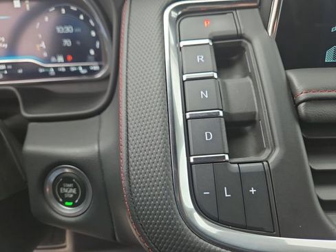 Used 2022 Chevrolet Suburban RST w/ Sport Performance Package image 26