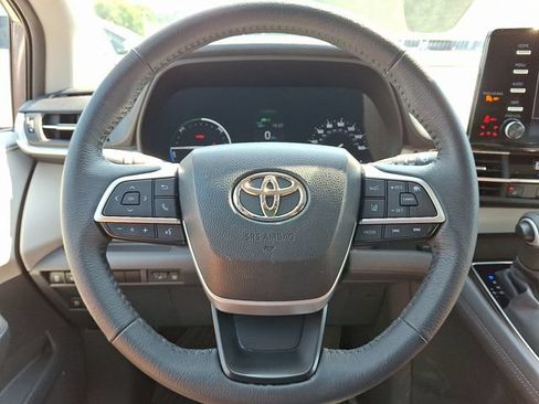 Used 2023 Toyota Sienna XLE AWD/4WD image 20