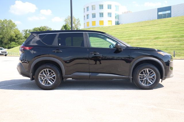 Used 2023 Nissan Rogue S AWD/4WD image 4