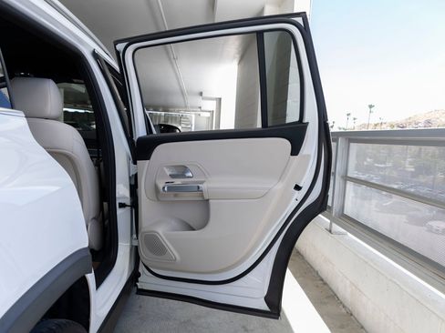 Used 2022 Mercedes-Benz GLB 250 image 23