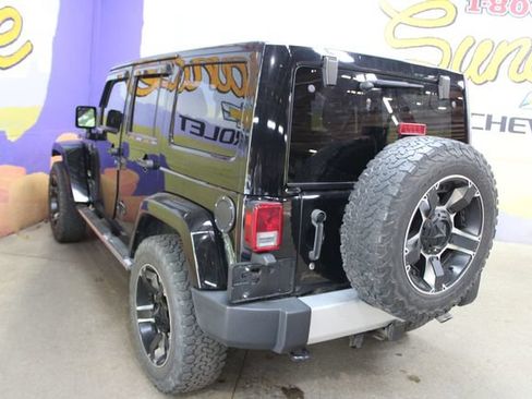 Used 2014 Jeep Wrangler Unlimited Sahara w/ Dual Top Group AWD/4WD image 5