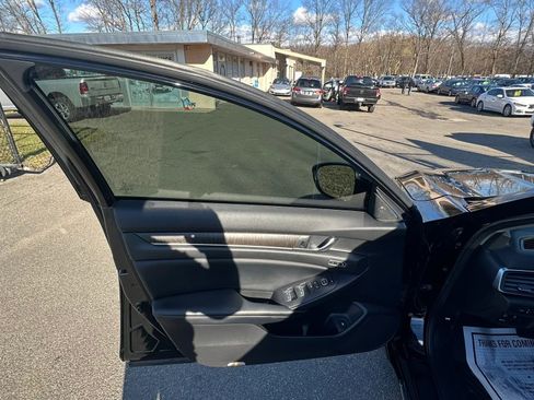 Used 2018 Honda Accord Touring image 23
