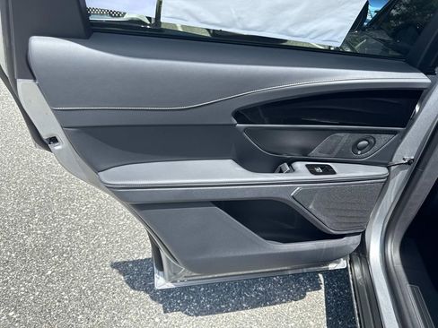 New 2025 Lincoln Nautilus Reserve w/ Jet Appearance Package image 13