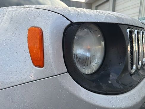 Used 2016 Jeep Renegade Latitude w/ Popular Equipment Group image 11