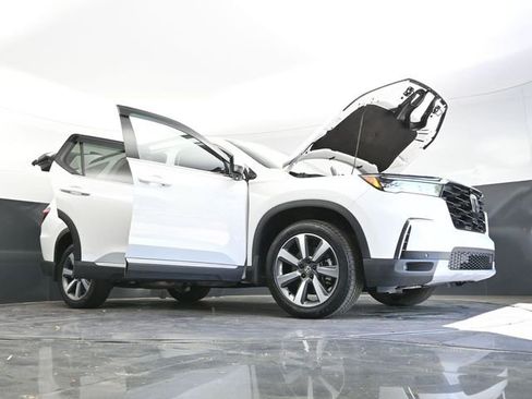 Used 2025 Honda Pilot Elite image 43